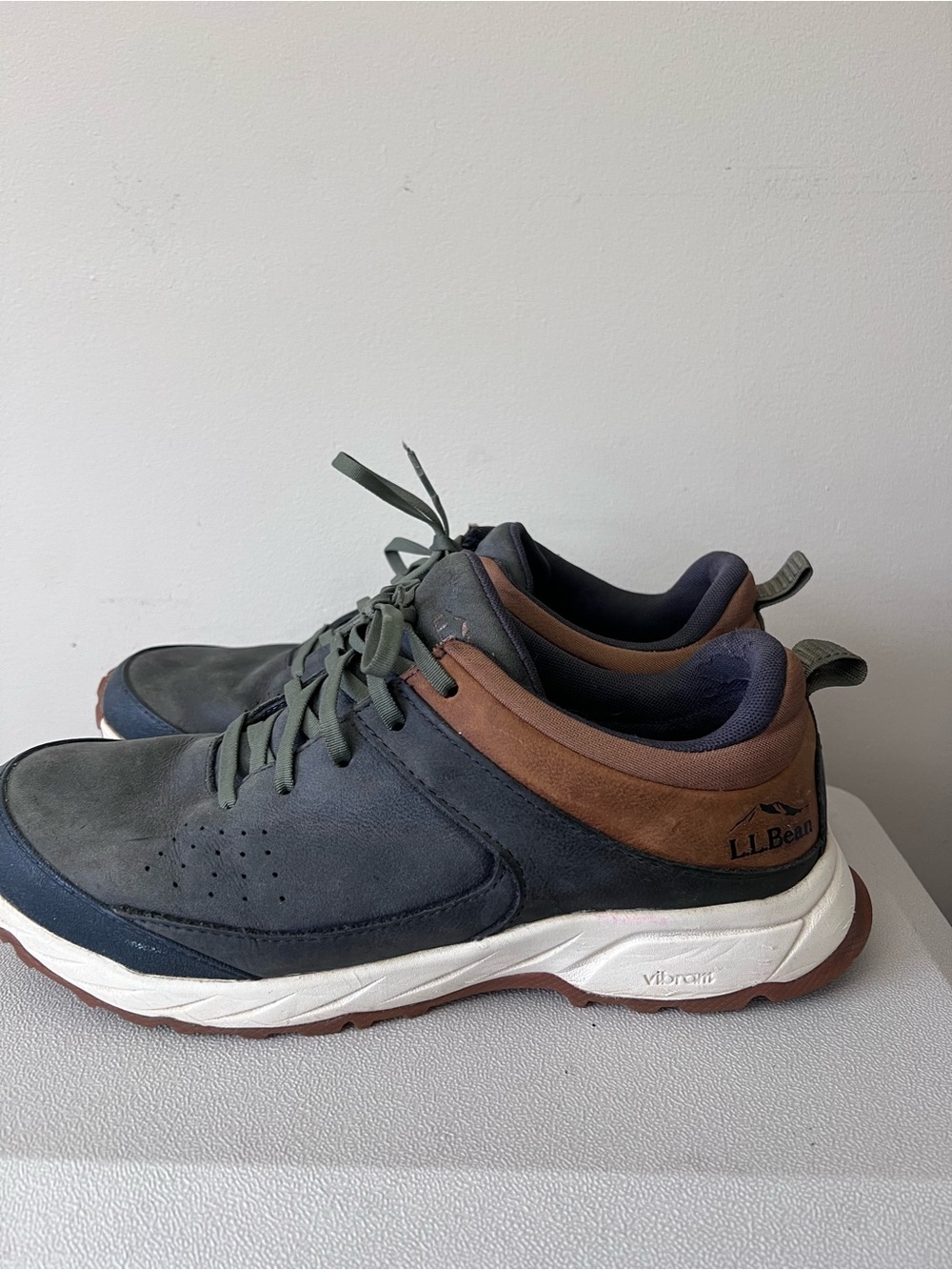 L.L. Bean Men's Size 11 Suede Lace-Up Sneaker in Charcoal and Brown